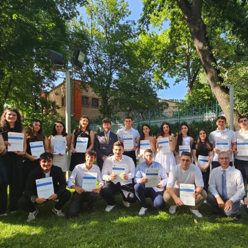 Accueil de la promotion 2024 du Lycée Anatole France d’Erevan par l’Ambassadeur Olivier Decottignies