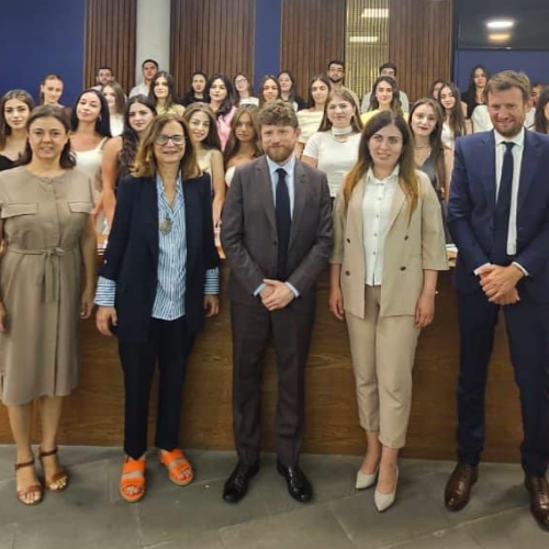 L’Ambassadeur Olivier Decottignies Rencontre les Étudiants de l’UFAR pour la Rentrée Universitaire