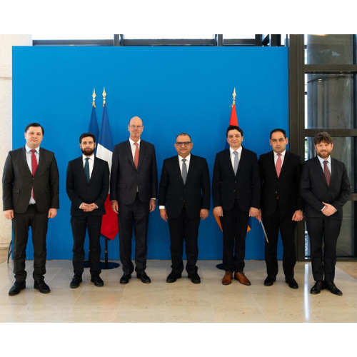 Le vice-Premier ministre Tigran Khachatryan a rencontré le ministre de l’Économie, des Finances et de la Souveraineté industrielle et numérique de France, Éric Lombard